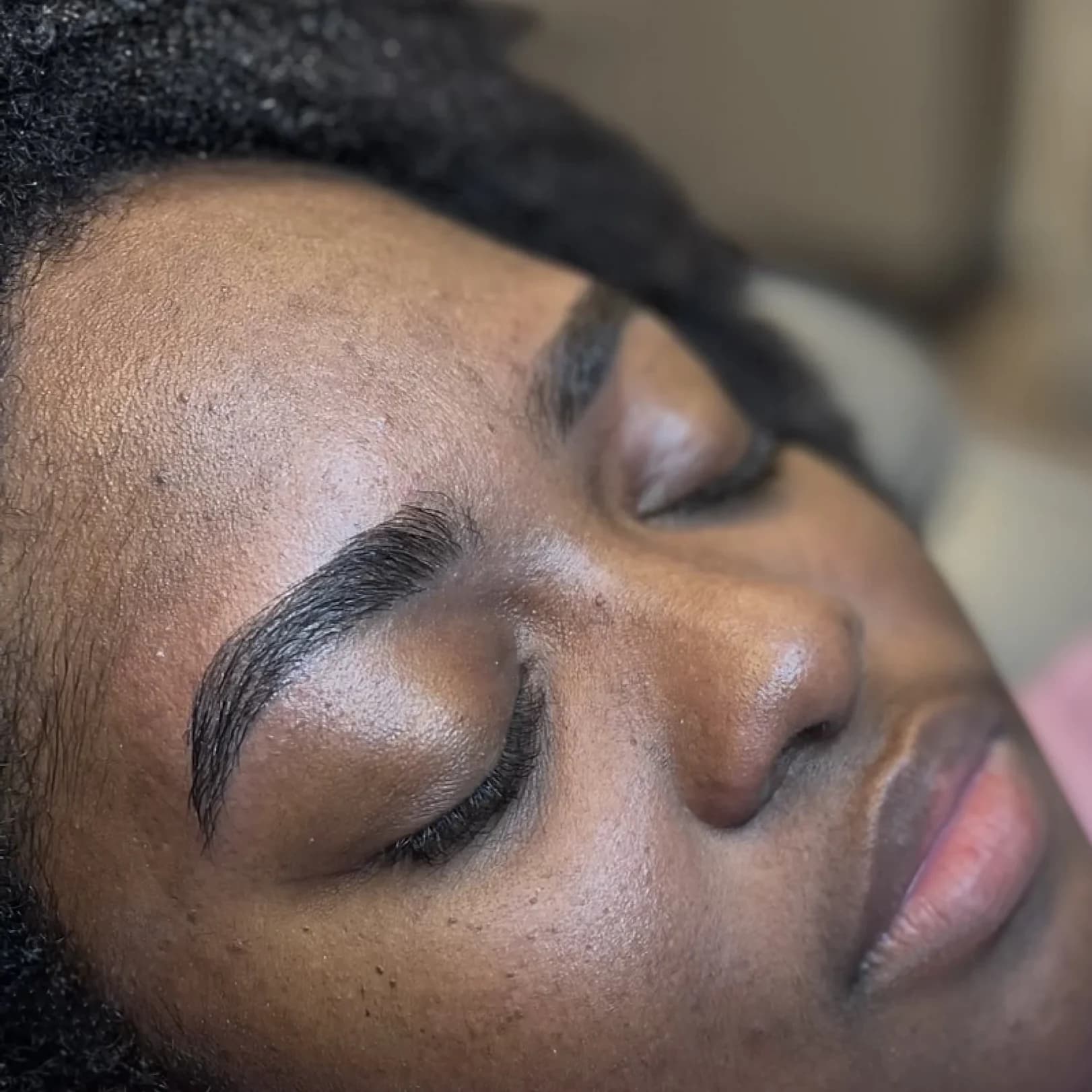 Eyebrows treatment at Comfort Wax